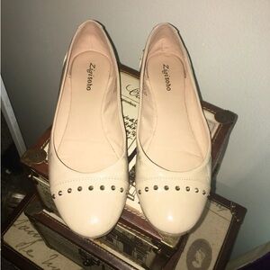 Zigi Soho Women's Beige Studded Loafers